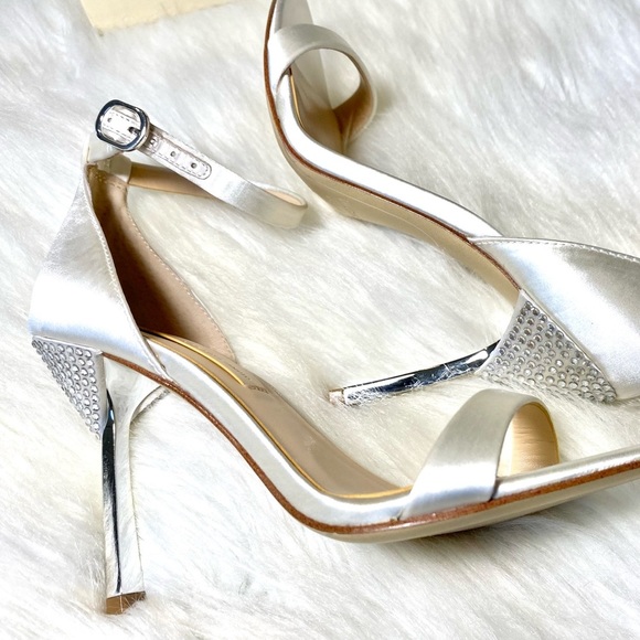 Vince Camuto Heels Wedding Diamond Embellished Ankle Strap Satin Formal Open Toe - Picture 4 of 12